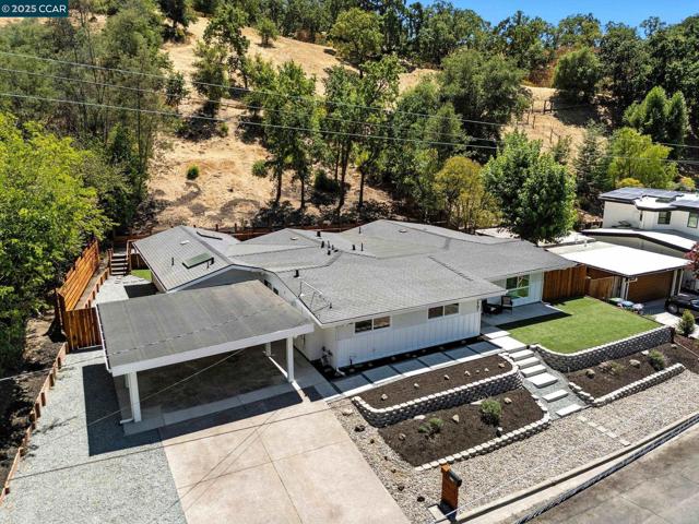 1717 Springbrook Rd, Lafayette CA: https://media.crmls.org/mediaz/def1a205-8992-4d6c-9146-94a9a368351d.jpg