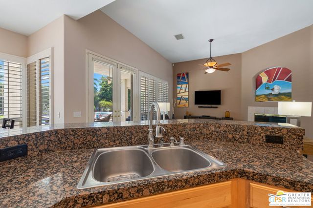 40870 Avenida Rosario, Palm Desert CA: https://media.crmls.org/mediaz/def1ac6d-d37f-487e-9d48-6cb1d44a8991.jpg