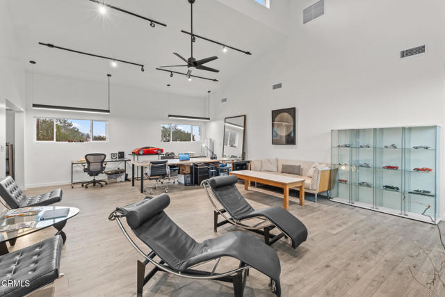 1818 New York Drive, Altadena CA: https://media.crmls.org/mediaz/def1f65b-c7d3-411b-a011-112827e1d06e.jpg