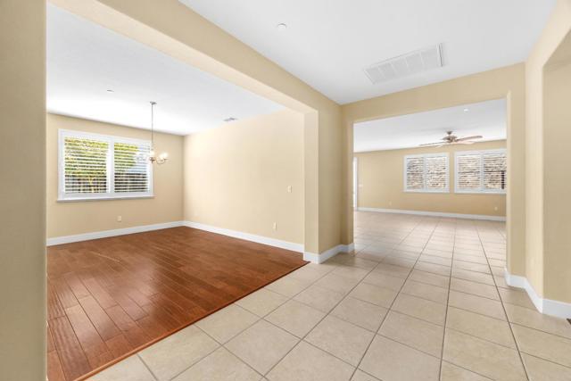 9881 Rancho Hills Drive, Gilroy CA: https://media.crmls.org/mediaz/def208e5-bedf-4645-a7fc-60174ac5bdcf.jpg