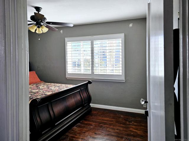 425 E 16Th St, National City CA: https://media.crmls.org/mediaz/def23591-bf79-45c7-a3c8-e90ae373385e.jpg