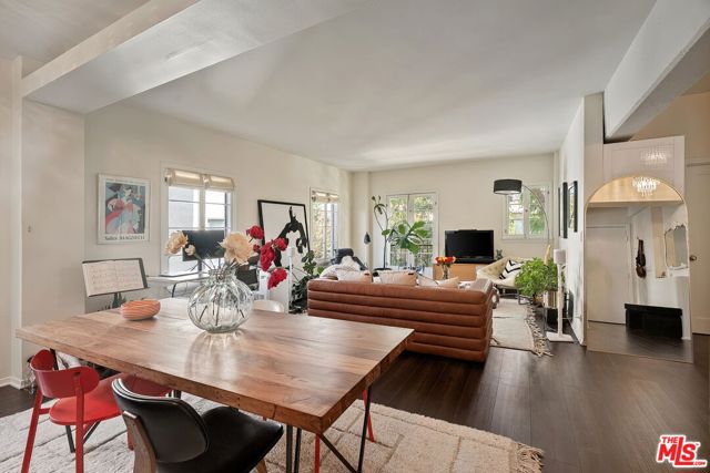 109 North Sycamore Avenue, 204 photo 8