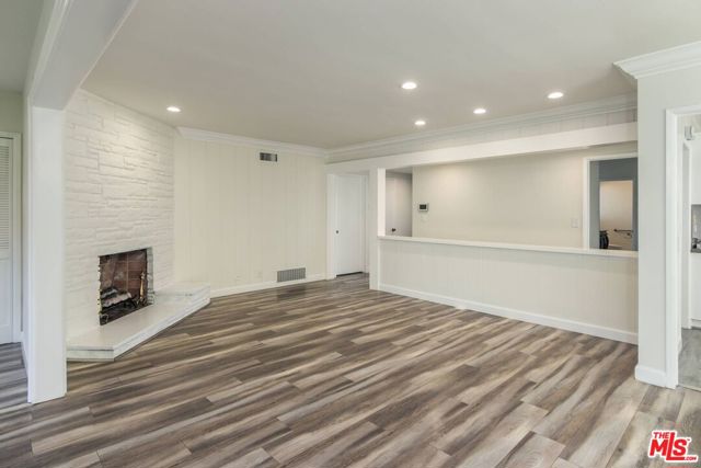 5332 Goodland Avenue, Valley Village CA: https://media.crmls.org/mediaz/def31e9e-28f4-444d-8e7a-f19a9827d427.jpg