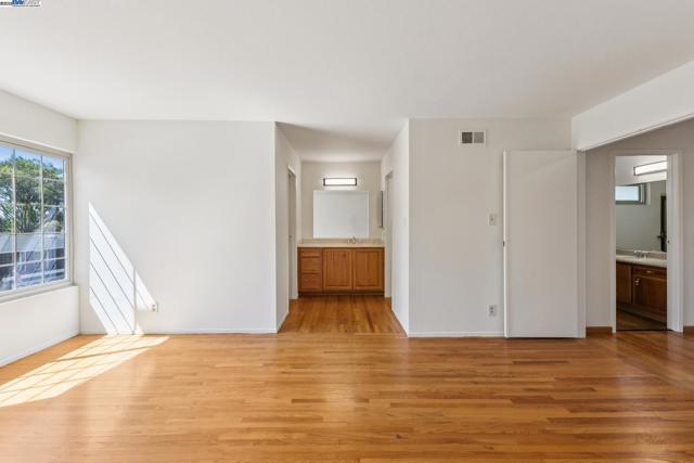 4190 Sharab Ct, Pleasanton CA: https://media.crmls.org/mediaz/def328cd-c054-40bb-81a0-e40f2e22056c.jpg