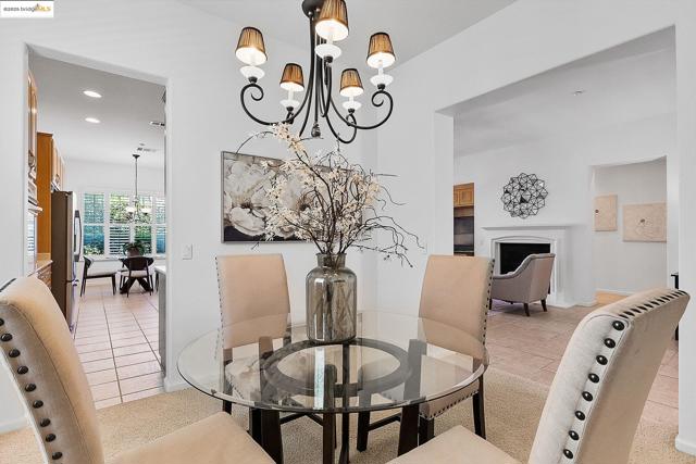 551 Quindell Way, Brentwood CA: https://media.crmls.org/mediaz/def36695-88fd-4667-a637-ab4d9e18bb0f.jpg