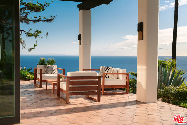 21607 Rambla Vista, Malibu CA: https://media.crmls.org/mediaz/def3cb1f-5370-47f6-b5c1-96feeb8a2a5a.jpg