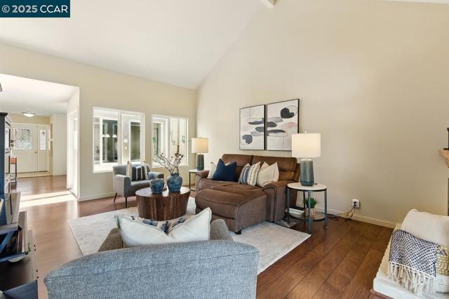 624 Doral Dr, Danville CA: https://media.crmls.org/mediaz/def3dd3b-0200-4889-a762-4782b91fac6c.jpg