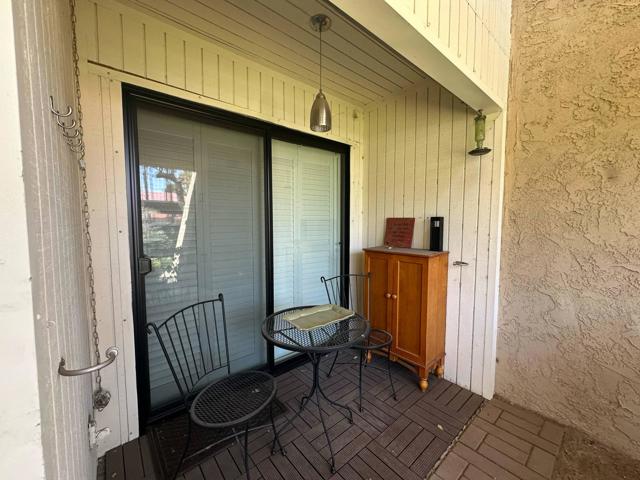 2801 N Los Felices E Circle, Palm Springs CA: https://media.crmls.org/mediaz/def43389-c5da-4f6a-a922-4bc0a9b6745a.jpg