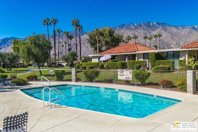 733 N Via Acapulco, Palm Springs CA: https://media.crmls.org/mediaz/def463fb-8cb8-4f0c-86ed-d9e8023e91d8.jpg