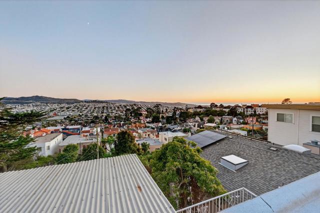 72 Cresta Vista Drive, San Francisco CA: https://media.crmls.org/mediaz/def46a4d-6dfa-43e6-a9f1-f0e4b08b6623.jpg