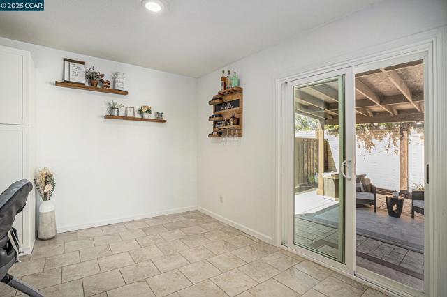 354 Hazelnut Lane, Oakley CA: https://media.crmls.org/mediaz/def46ec8-6409-41b9-a696-008ebb05a946.jpg