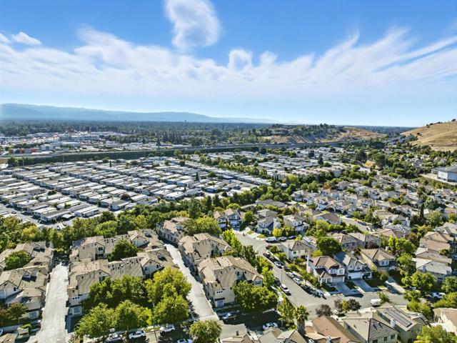 561 Manhattan Place, San Jose CA: https://media.crmls.org/mediaz/def47351-cfc6-407a-8c95-cd82ae96db91.jpg