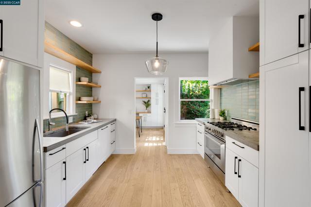 3018 Courtland Ave, Oakland CA: https://media.crmls.org/mediaz/def53142-144d-44a7-b2cd-90ed74ddb9fe.jpg