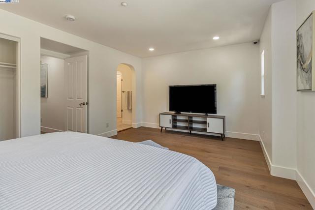 4182 Lautrec Dr, San Jose CA: https://media.crmls.org/mediaz/def587f5-8327-4886-b45d-8c6d3ca2e643.jpg