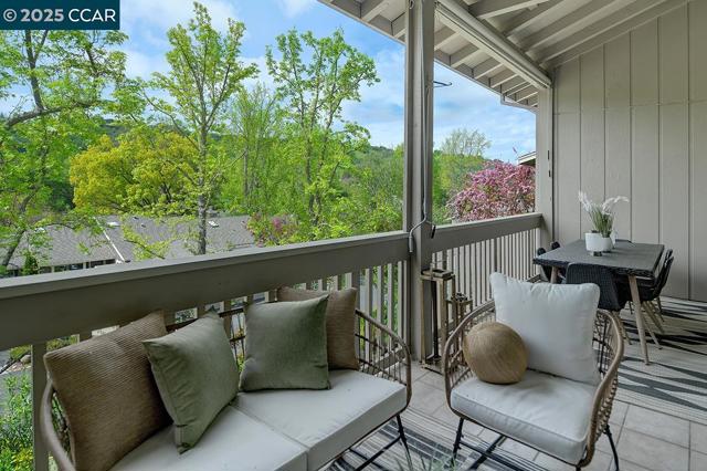 2175 Cactus Ct, Walnut Creek CA: https://media.crmls.org/mediaz/def629fc-ad77-445e-b638-15b20b1ec41c.jpg
