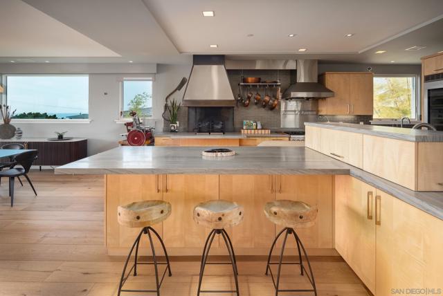 1521 Neptune Ave, Encinitas CA: https://media.crmls.org/mediaz/def6baff-92d7-4f07-974d-f1a69d77be7b.jpg