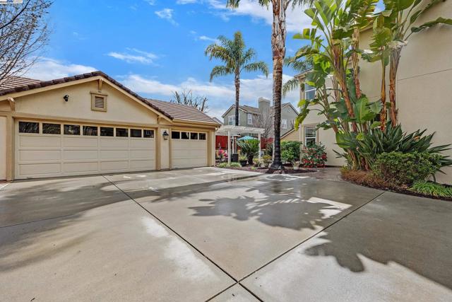 2130 Staghorn Way, Livermore CA: https://media.crmls.org/mediaz/def77595-a782-47f2-bb4e-81ce7882d8d0.jpg