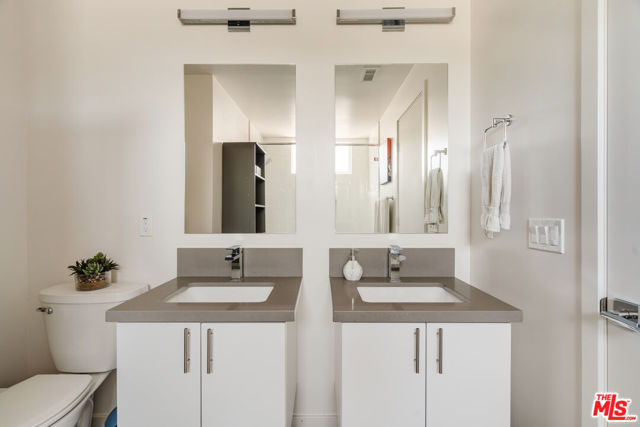 1931 Griffith Park Boulevard, Los Angeles CA: https://media.crmls.org/mediaz/def7775c-a5a8-4a6d-8197-5f679a28edc8.jpg
