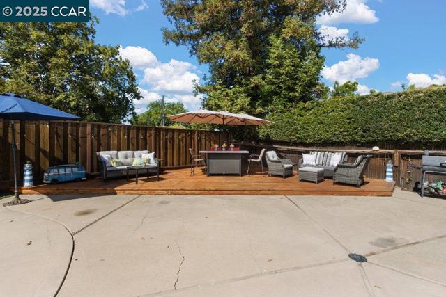 5494 Haussner Dr, Concord CA: https://media.crmls.org/mediaz/def7cf0b-518a-4d84-892c-1cfe4cd2fad3.jpg