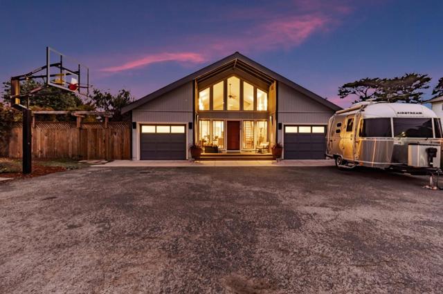 1030 Etheldore Street, Moss Beach CA: https://media.crmls.org/mediaz/def80bc5-5abd-44e2-9513-3ed0a8a77951.jpg