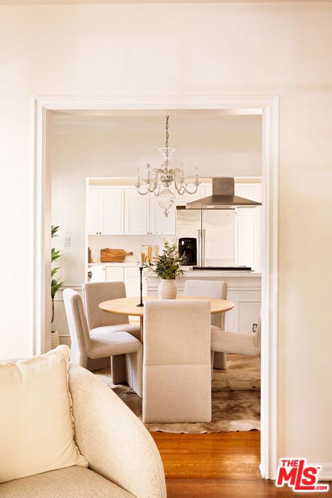 363 S Doheny Drive, Beverly Hills CA: https://media.crmls.org/mediaz/def81bd0-8e2a-4041-adab-066248b46aef.jpg