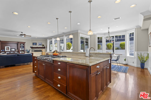 1712 CURTIS Avenue, Manhattan Beach CA: https://media.crmls.org/mediaz/def8a071-a0ff-4e29-9e05-43e278719107.jpg