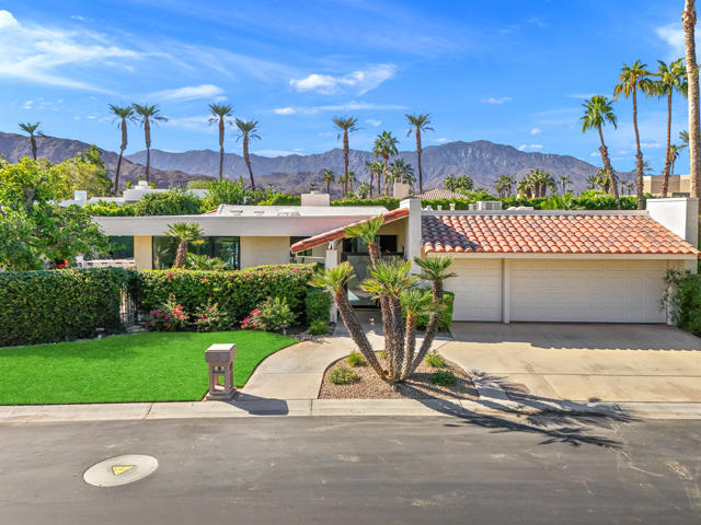 133 Columbia Drive, Rancho Mirage CA: https://media.crmls.org/mediaz/def8f9fa-4c71-4a81-a307-cc7d2e784a25.jpg