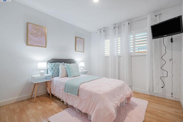 2716 Killdeer Ct, Union City CA: https://media.crmls.org/mediaz/def8feea-a555-4a71-b22e-ddeb260c64da.jpg