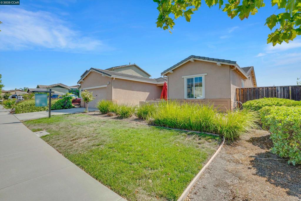 1030 Clear Lake Dr