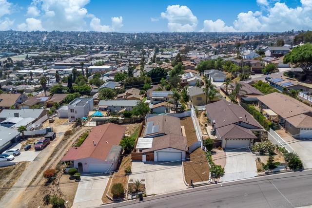 1210 Maria Ave, Spring Valley CA: https://media.crmls.org/mediaz/def9c611-bccb-4194-88ee-27df1c6d2060.jpg