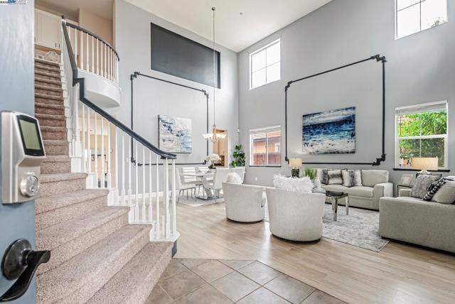 141 Pescara Blvd, Brentwood CA: https://media.crmls.org/mediaz/defaddd4-fdf7-4a29-b910-304bccdda831.jpg