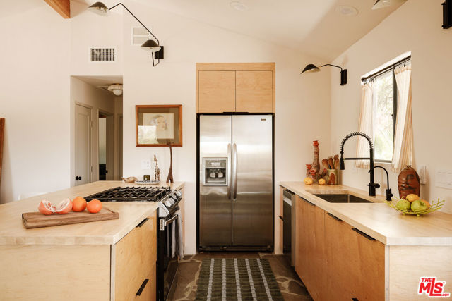 11051 Pinon Avenue, Morongo Valley CA: https://media.crmls.org/mediaz/defaf1c1-149e-414b-b31d-68056f43196b.jpg