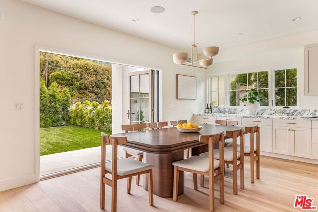2455 23rd Street, Santa Monica CA: https://media.crmls.org/mediaz/defafc59-2622-4747-919c-770c7e69110c.jpg