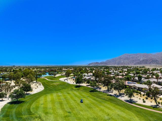 81220 Victoria Lane, La Quinta CA: https://media.crmls.org/mediaz/defb2034-6181-45d8-85e0-ac8e74c61285.jpg