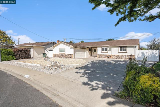 1543 Heartwood Dr, Concord CA: https://media.crmls.org/mediaz/defbb871-c17b-43f0-b501-791c5b602e10.jpg