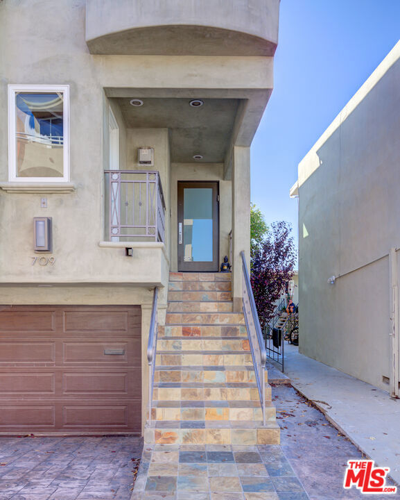 709 Sunset Drive, Hermosa Beach, California 90254, 3 Bedrooms Bedrooms, ,3 BathroomsBathrooms,Residential,Sold,Sunset,21104295