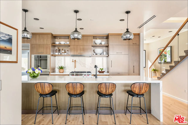1610 Viewmont Drive, Los Angeles CA: https://media.crmls.org/mediaz/defc8a79-c78c-4973-b988-9c822c519acf.jpg