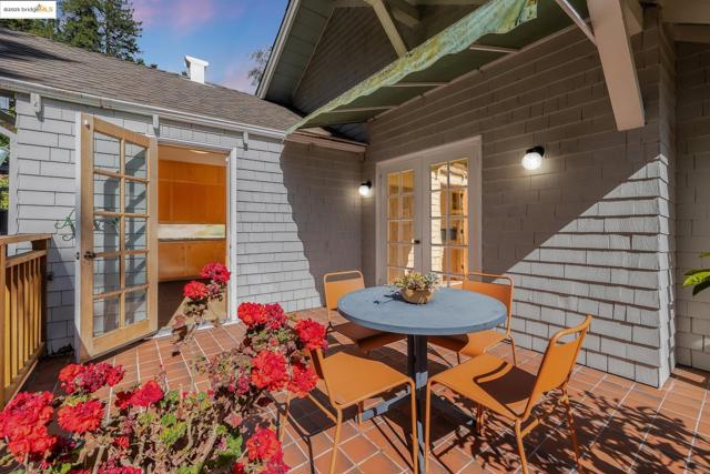 2671 Shasta Rd, Berkeley CA: https://media.crmls.org/mediaz/defdb5dd-3bd3-4ef4-bcd6-706f647c5fc2.jpg