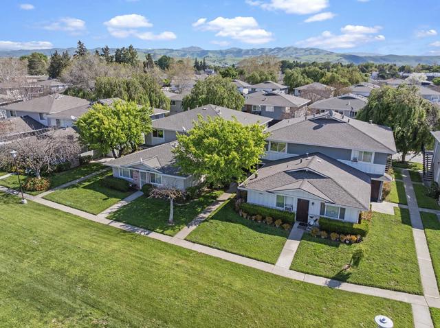 5492 Tradewinds Walkway, San Jose CA: https://media.crmls.org/mediaz/defe065b-d589-459d-b391-ba90d47d3ebf.jpg