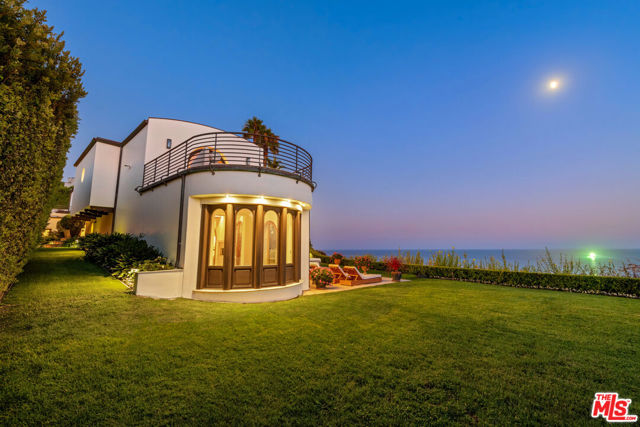 32804 Pacific Coast Highway, Malibu CA: https://media.crmls.org/mediaz/defe091a-9170-4921-8d69-1020f59afe9f.jpg