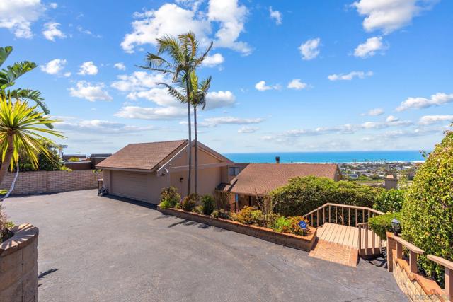 2150 Balboa Ave, Del Mar CA: https://media.crmls.org/mediaz/defe2c46-e8a3-4239-8e44-095f5502684c.jpg