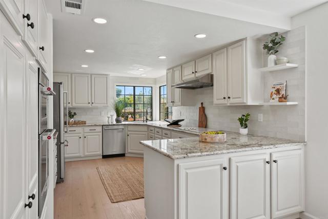 Detail Gallery Image 16 of 45 For 1240 Ladera Linda, Del Mar,  CA 92014 - 3 Beds | 2/1 Baths