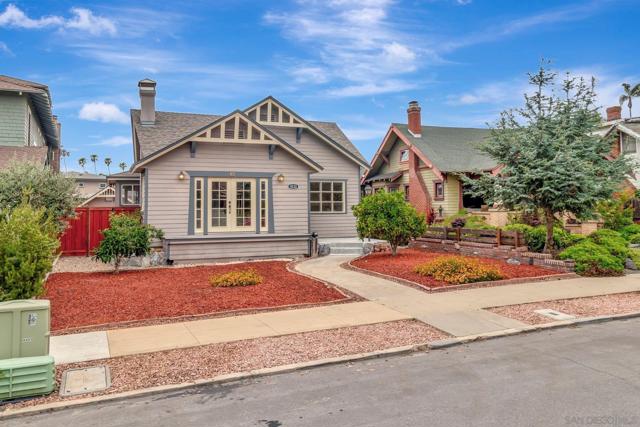 4232 Arden Way, San Diego CA: https://media.crmls.org/mediaz/defecdb8-944c-4427-9ef9-6c953cf49c7e.jpg