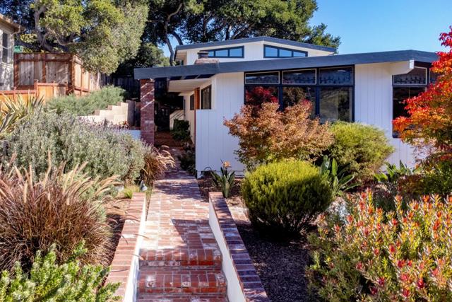 831 Arlington Place, Del Rey Oaks CA: https://media.crmls.org/mediaz/defeebe2-5443-41b1-a21e-700f5fa588c7.jpg