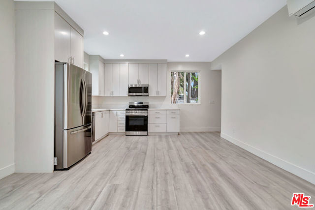 19513 Cantara Street, Reseda CA: https://media.crmls.org/mediaz/defefee3-5b5e-4901-bc4d-a19d438ee7fc.jpg