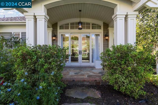 8 Julianna Court, Moraga CA: https://media.crmls.org/mediaz/deff6ce5-075e-49e1-955d-abd8ce13ac33.jpg