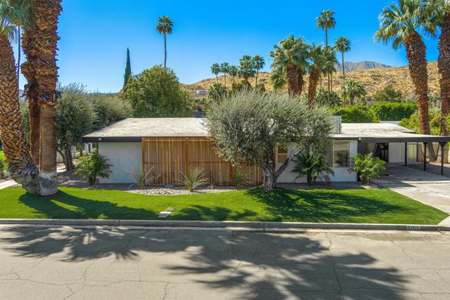5155 E Bobolink Lane, Palm Springs CA: https://media.crmls.org/mediaz/deff9516-74ee-4d14-8549-737eb7d3338b.jpg