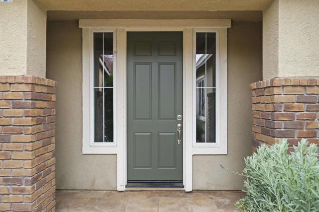 204 Daylily Ln, Patterson CA: https://media.crmls.org/mediaz/deffe201-788c-4d94-87bd-112dd2d5c747.jpg