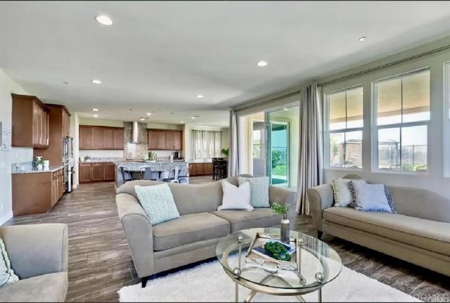Detail Gallery Image 6 of 29 For 218 Newport Pier Way, Oceanside,  CA 92054 - 4 Beds | 4 Baths