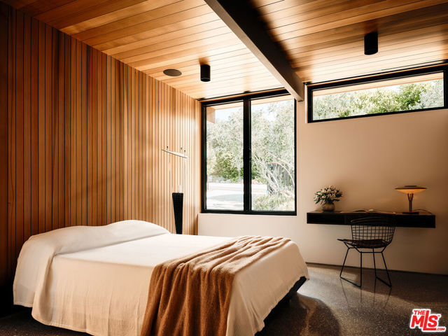 5637 Busch Drive, Malibu CA: https://media.crmls.org/mediaz/df0060b9-b66b-418e-bc6d-0e6c3d933721.jpg